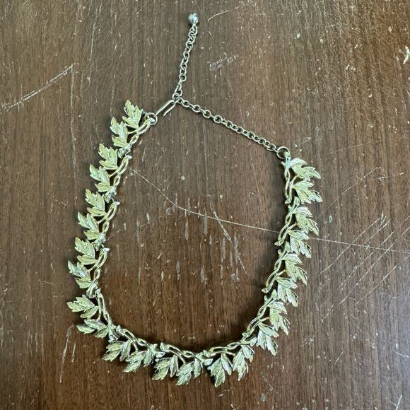 Vintage MCM Mid Century Gold Tone Leaf‎ Design Hook closure necklace - Picture 1 of 6